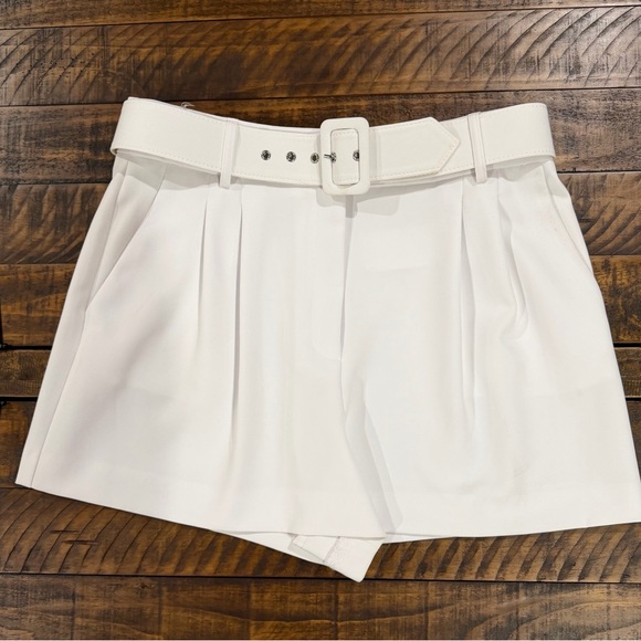 Gianni Bini Pants - Gianni Bini White Pleated High-Rise Belted Shorts size 12